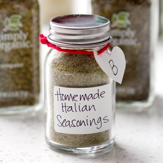 Homemade Italian Seasonings - Recipe photo by foodfashionandfun