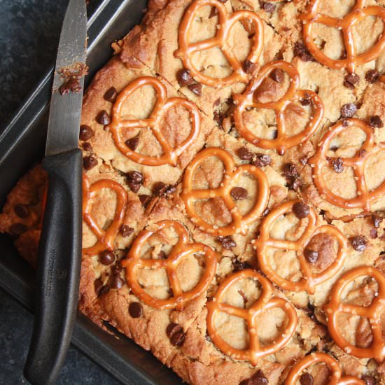 Peanut Butter Pretzel Cookie Bars - Recipe photo by The Desserted Girl
