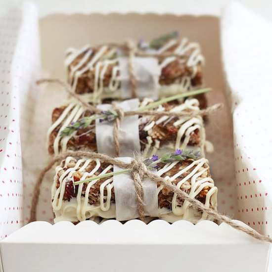 Peanut Butter Energy Bars - Recipe photo by Yummy Mummy