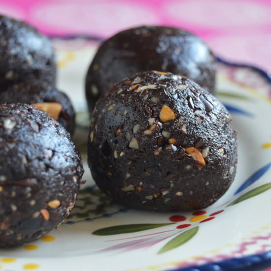 Raw chocolate balls - Recipe photo by lipodve