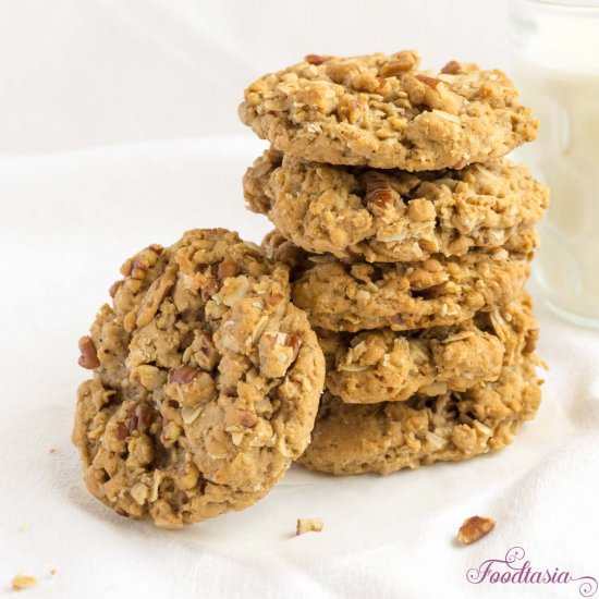Maple Pecan Oatmeal Cookies - Recipe photo by Foodtasia