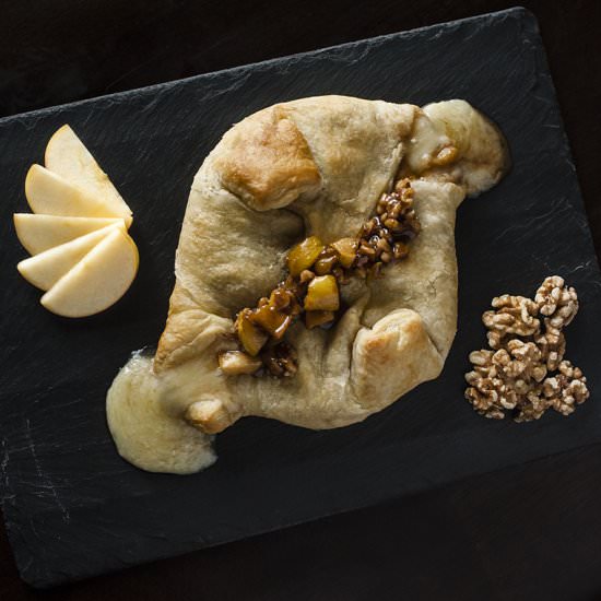 Apple Walnut Baked Brie - Recipe photo by jessbeecreates