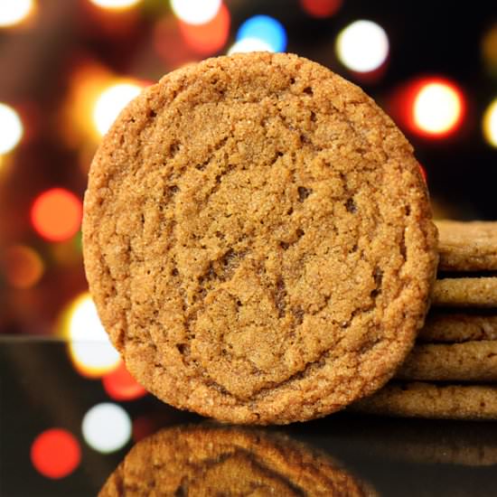 Vegan Ginger Molasses Cookies - Recipe photo by Little Swiss Baker