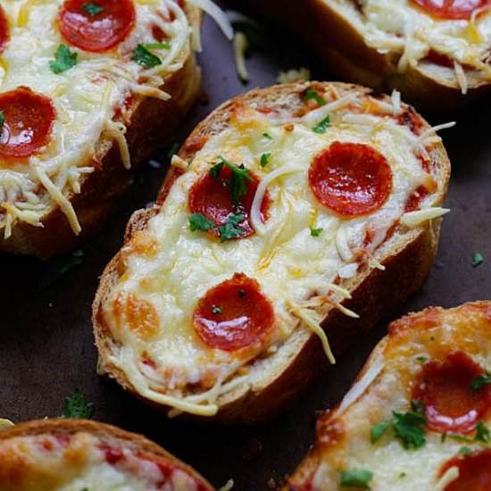 Texas Toast Garlic Bread Pizza - Recipe photo by rasamalaysia