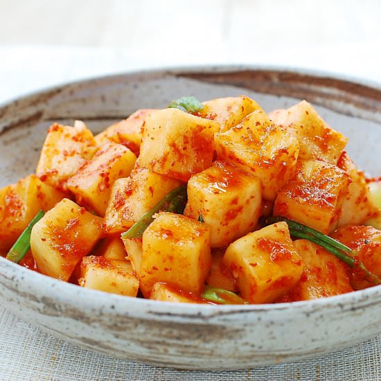 Kkakdugi (Cubed Radish Kimchi) - Recipe photo by hyosunro