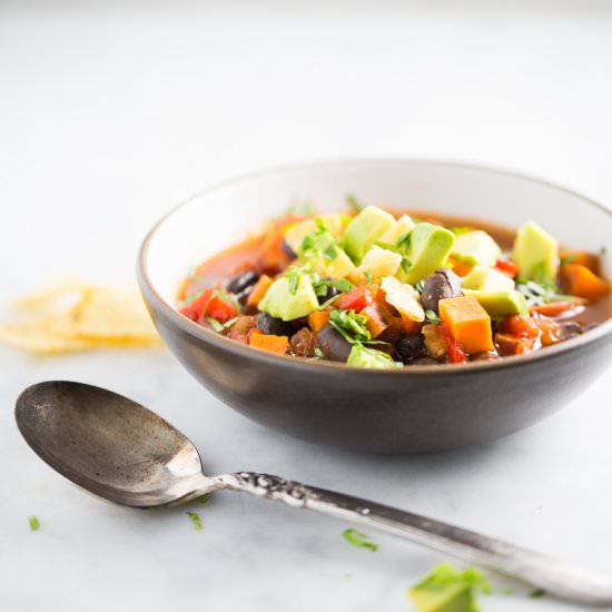 Healthy Black Bean and Sweet Potato Chili - Recipe photo by piloncilloyvainilla