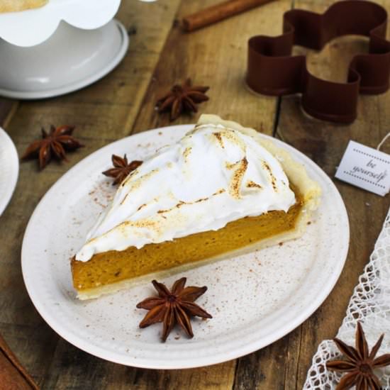 Vegan Pumpkin Meringue Pie - Recipe photo by Vegan Huggs