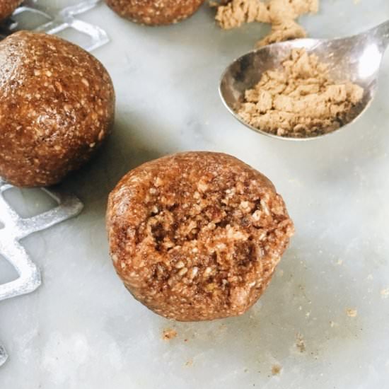 Gingerbead bliss balls - Recipe photo by thehealthyhunter