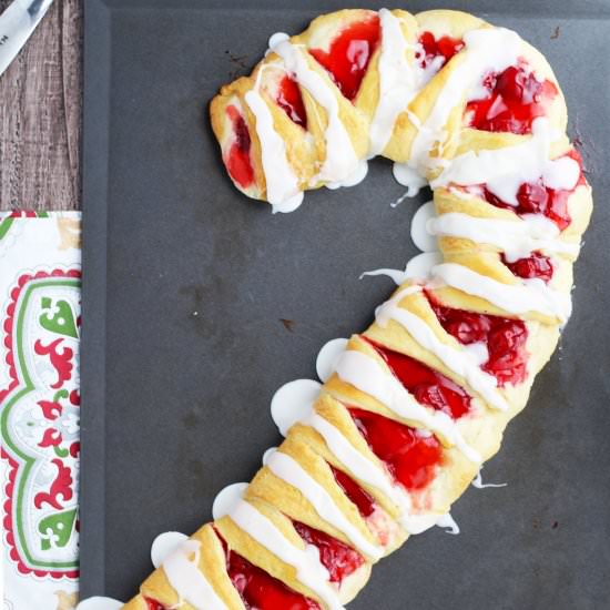 Candy Cane Crescent Roll Pastry - Recipe photo by 3 Yummy Tummies