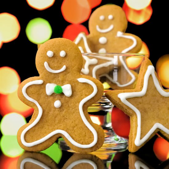 Vegan Gingerbread Cookies - Recipe photo by Little Swiss Baker
