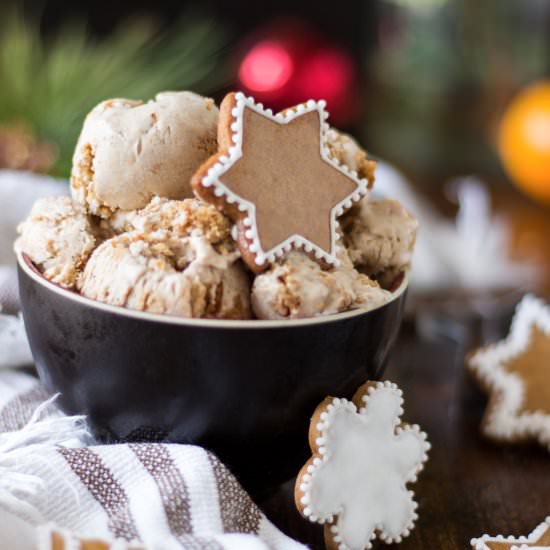 Gingerbread Ice Cream - Recipe photo by Happy Foods Tube