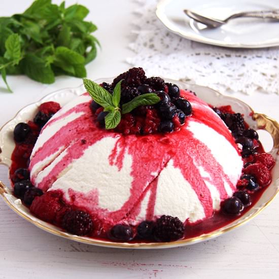 Yogurt Bomb with Berries - Recipe photo by adinutza
