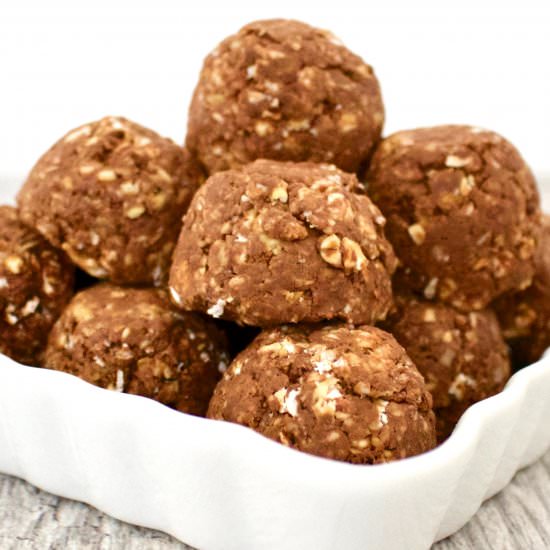 Peanut Butter Chocolate Maca Bites - Recipe photo by vegannie