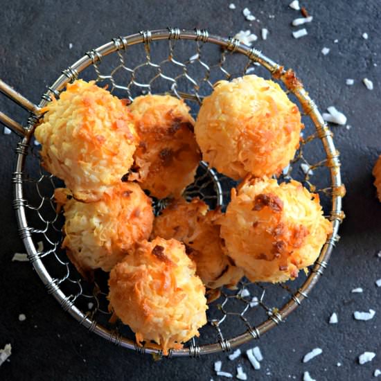 Coconut Macaroons - Recipe photo by Cookilicious