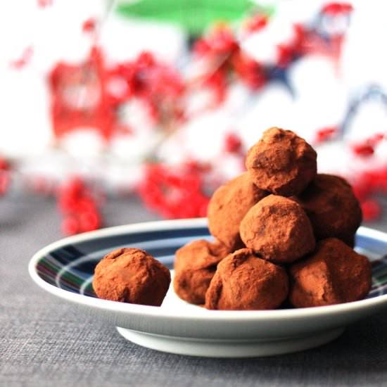 Spiced chocolate truffles - Recipe photo by Cake and Whisky