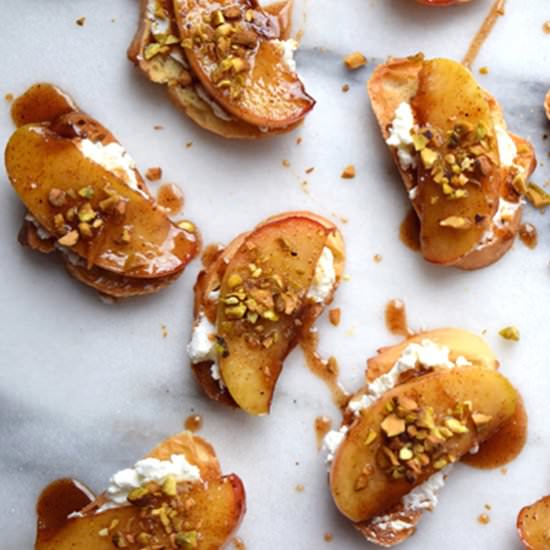 Chevre & Apple Crostini - Recipe photo by alocalchoice