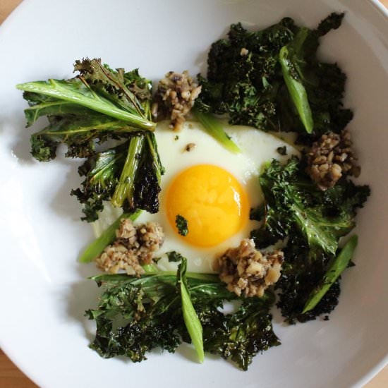 Egg with Crispy Kale - Recipe photo by epicurestable