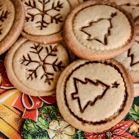 Spicy Ginger Cookies - Recipe photo by maryanecuisine