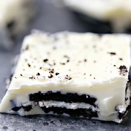 Oreo Bark - Recipe photo by FoodFanatical