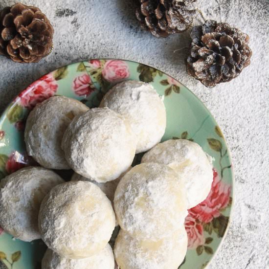 Hazelnut Snowball Cookies - Recipe photo by The Desserted Girl