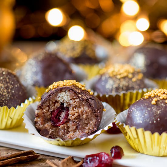 Mince Pie Truffles - Recipe photo by KitchenSanctuary