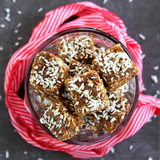 6 Ingredient Christmas Energy Bites - Recipe photo by happihomemade