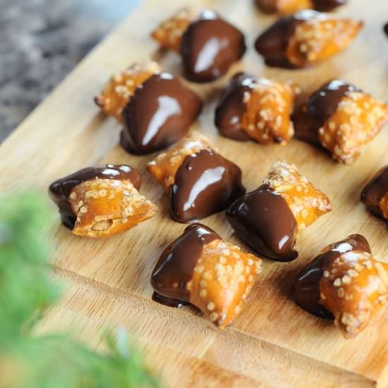 2-Ingredient Chocolate PB Pretzels - Recipe photo by theminiaturemoose