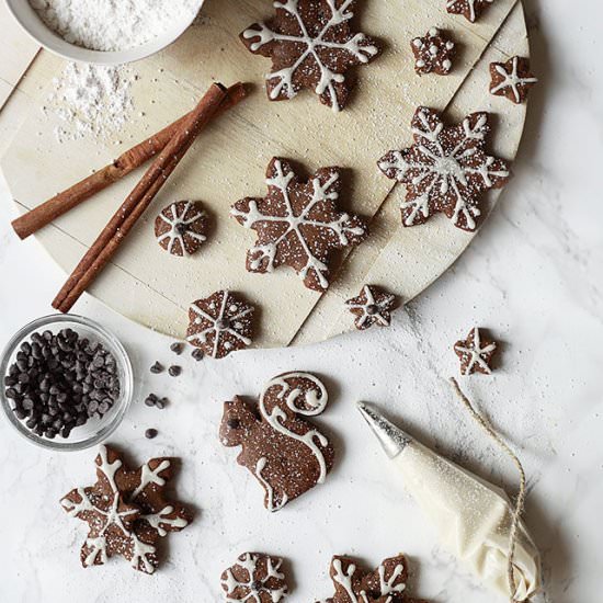 Vegan Gingerbread Cookies - Recipe photo by Yummy Mummy