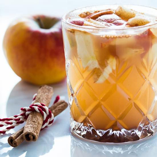 non-alcoholic warm apple cider - Recipe photo by The Green Creator