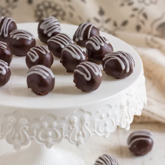Dark Chocolate Truffles - Recipe photo by Happy Foods Tube
