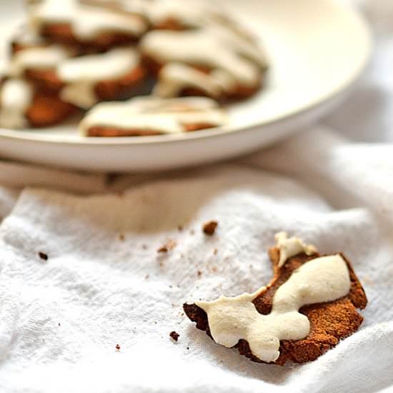 Gingersnaps with 3-Ingredient Icing - Recipe photo by Simply to Thrive