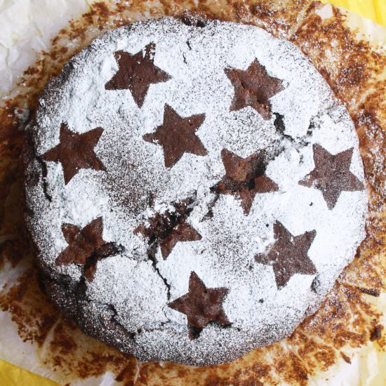 Last Minute Christmas Cake - Recipe photo by The Desserted Girl