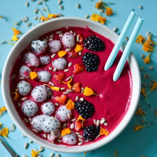 Beetroot Smoothie Bowl - Recipe photo by Meghnas