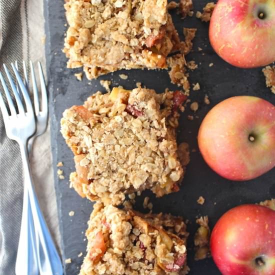 Spiced Apple Pie Bars - Recipe photo by themillennialcook