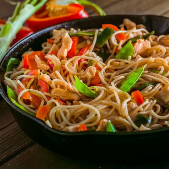 Chicken Stir Fry Easy Dinner Recipe - Recipe photo by MunchkinTime