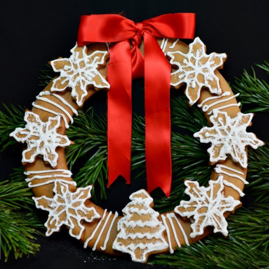 Gingerbread Christmas Wreath - Recipe photo by Caietul cu retete