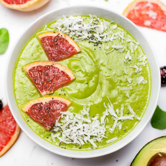 Wintry Green Smoothie Bowl - Recipe photo by Kiwi and Carrot