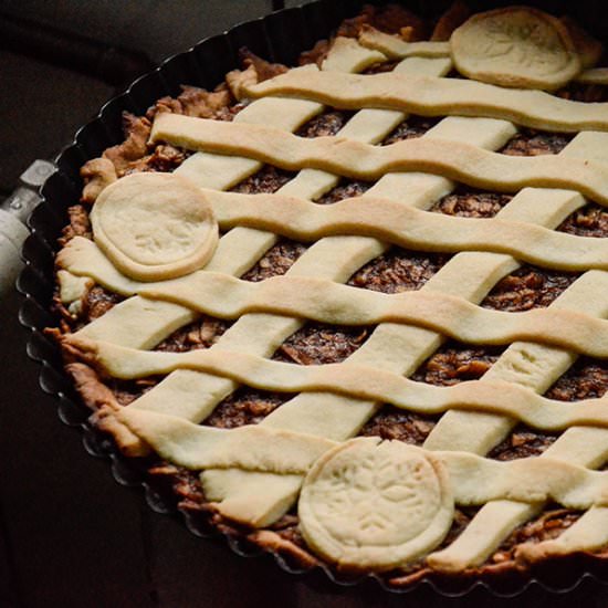 Cinnamon Apple Pie - Recipe photo by maryanecuisine