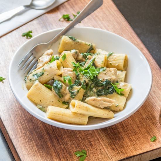 Chicken Spinach Pasta in White Sauce - Recipe photo by Priyanka DK