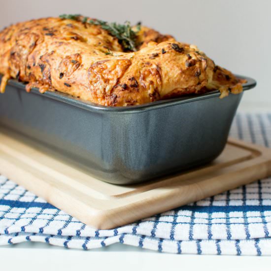 Tomato, Cheddar & Thyme Loaf - Recipe photo by kayskitchen