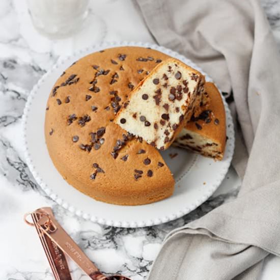 White cake with chocolate drops - Recipe photo by juno82