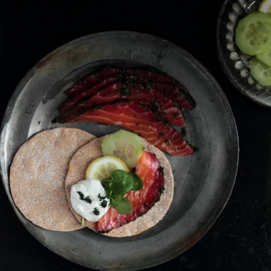 Beetroot salmon gravlax - Recipe photo by figsandpigs