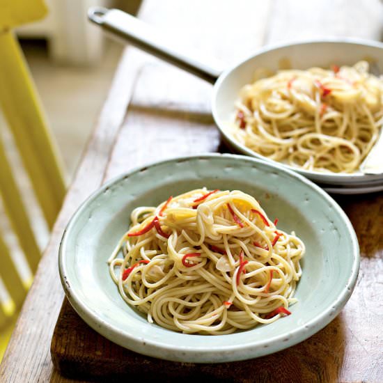 Spaghetti aglio, olio e peperoncino - Recipe photo by gitlchefs