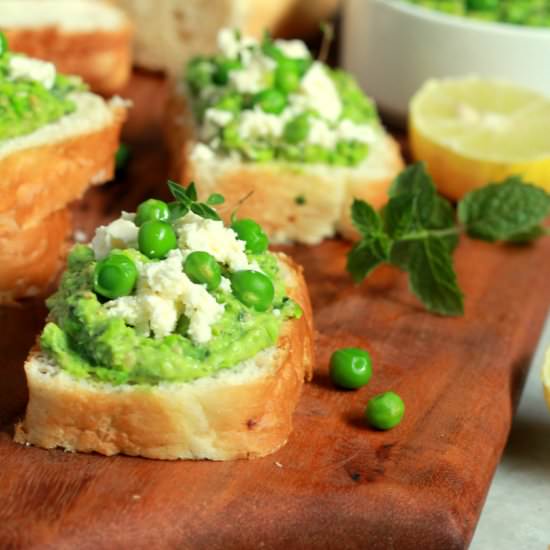 Green peas & feta open toast - Recipe photo by My Foodcourt