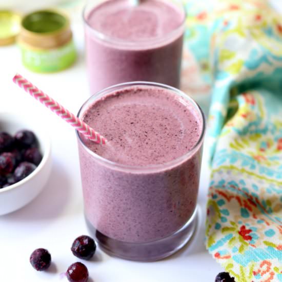 Matcha Berry Smoothie Recipe - Recipe photo by Delightful Mom Food