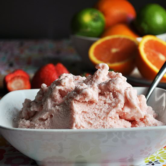 Strawberry Frozen Yogurt - Recipe photo by BatterandDough
