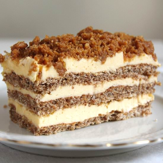 Caramelized Walnuts Buttercream Cake - Recipe photo by adinutza