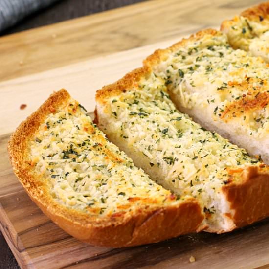 The Best Garlic Bread - Recipe photo by Love Bakes Good Cakes