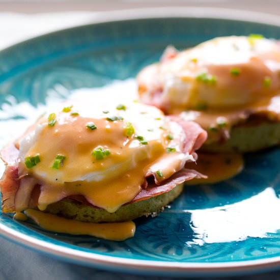 Eggs Benedict with Beer Crumpets - Recipe photo by elenianag