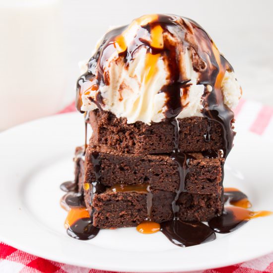 Chewy Fudge Brownies - Recipe photo by littlesweetbaker